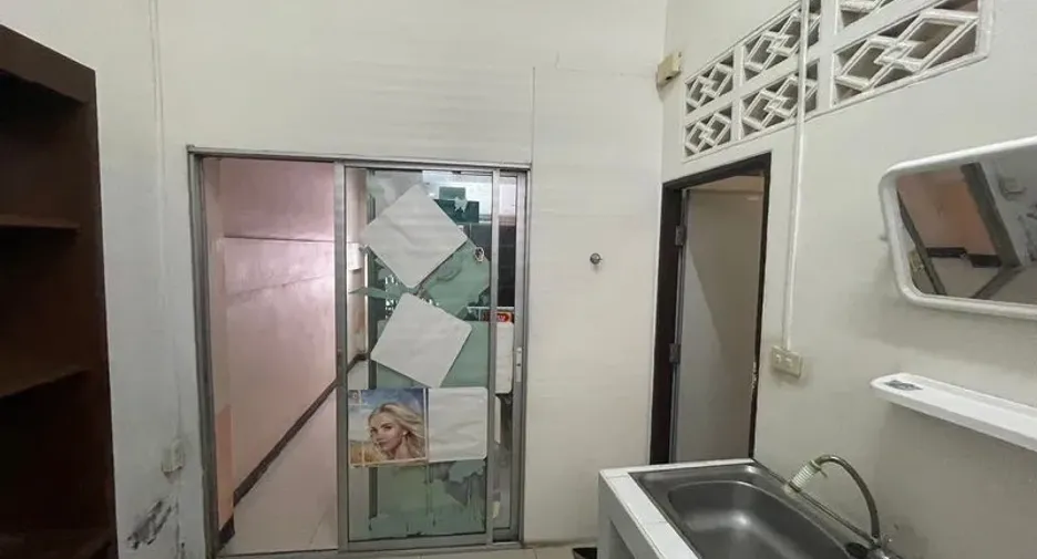 For rent retail Space in Phra Khanong, Bangkok