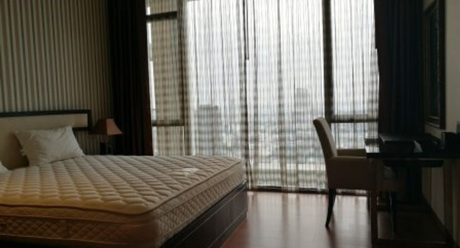 For rent and for sale 3 bedrooms condo in Sathon, Bangkok