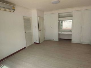 For rent 3 bed office in Khlong Toei, Bangkok