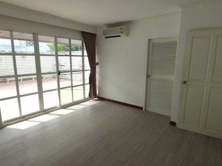 For rent 3 bed office in Khlong Toei, Bangkok