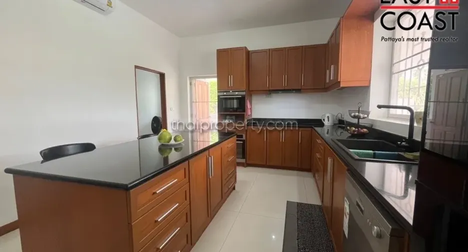 For rent and for sale 6 bedrooms house in Bang Lamung, Chonburi