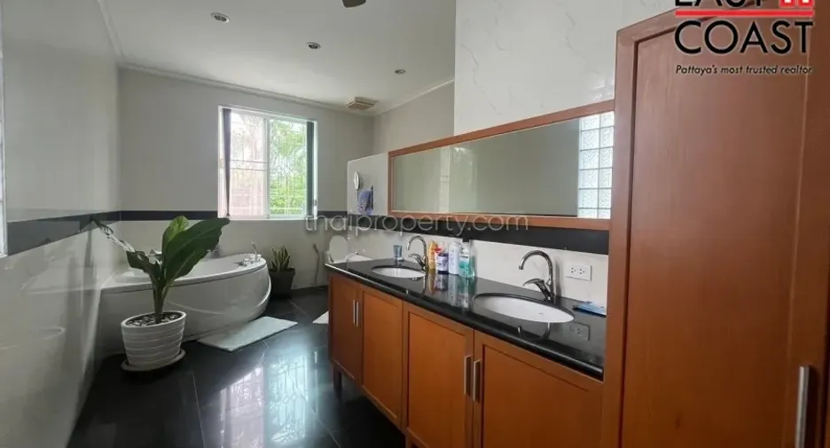 For rent and for sale 6 bedrooms house in Bang Lamung, Chonburi