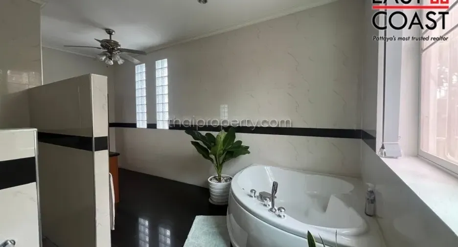 For rent and for sale 6 bedrooms house in Bang Lamung, Chonburi