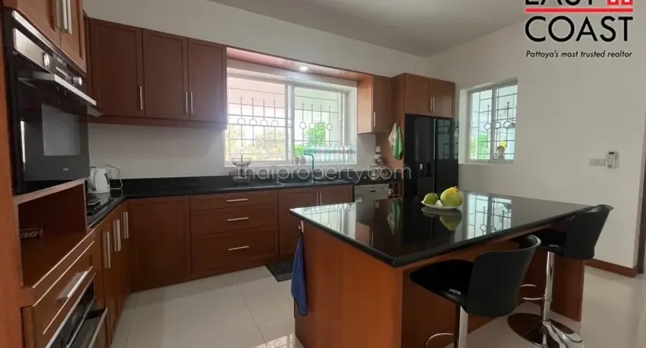 For rent and for sale 6 bedrooms house in Bang Lamung, Chonburi