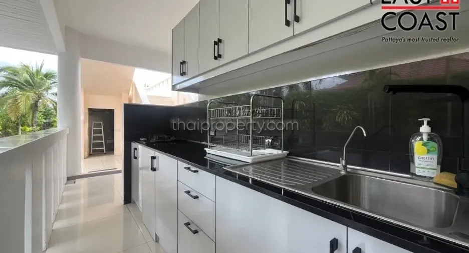 For rent and for sale 6 bedrooms house in Bang Lamung, Chonburi