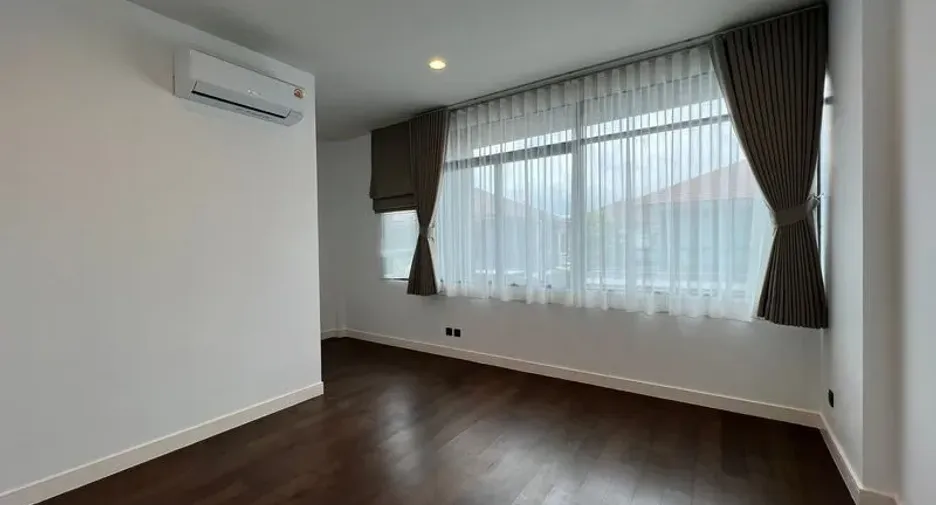 For rent 4 bedrooms house in Bang Kapi, Bangkok