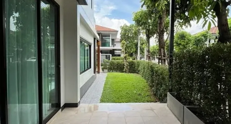 For rent 4 bedrooms house in Bang Kapi, Bangkok