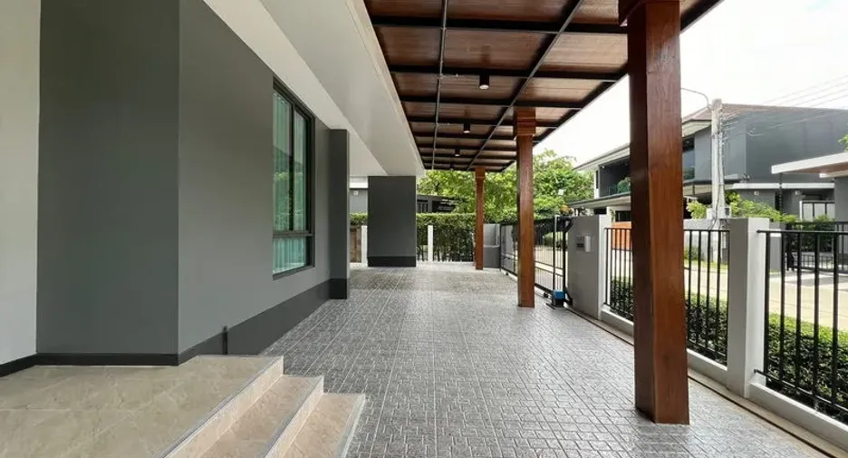 For rent 4 bedrooms house in Bang Kapi, Bangkok