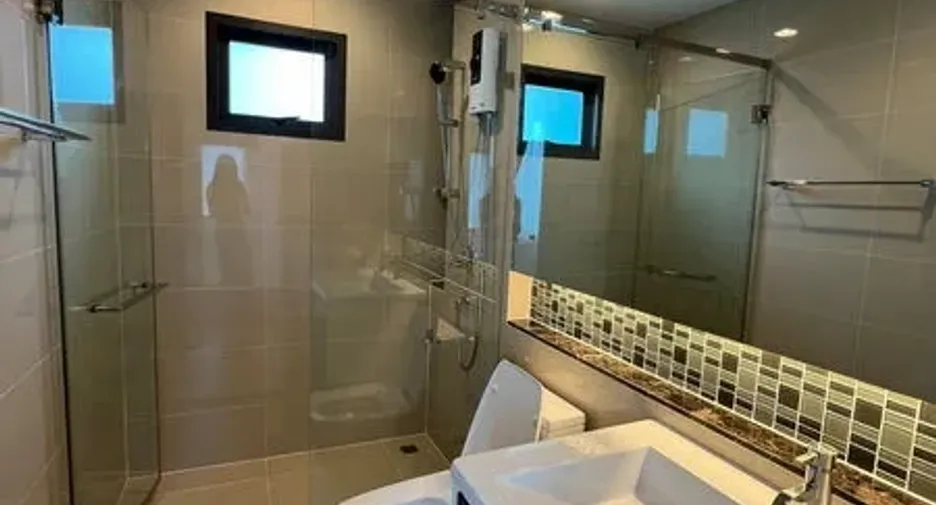 For rent 4 bedrooms house in Bang Kapi, Bangkok