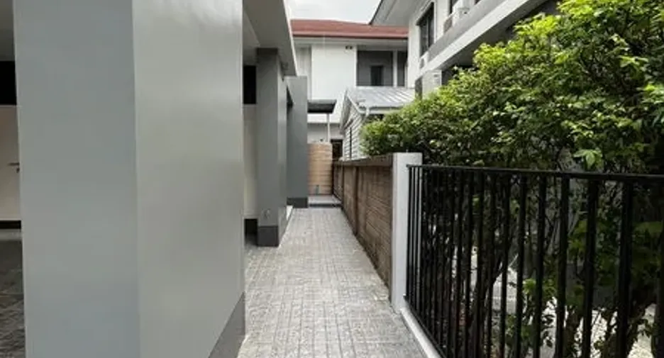 For rent 4 bedrooms house in Bang Kapi, Bangkok