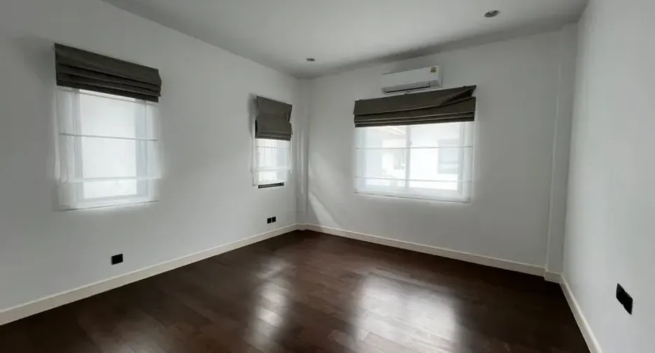 For rent 4 bedrooms house in Bang Kapi, Bangkok