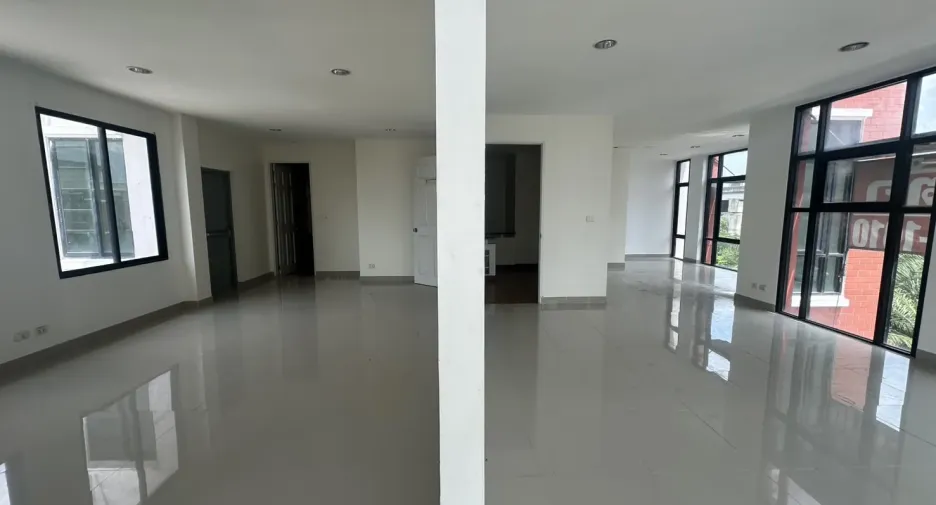 Oficina en alquiler en Bang Na, Bangkok