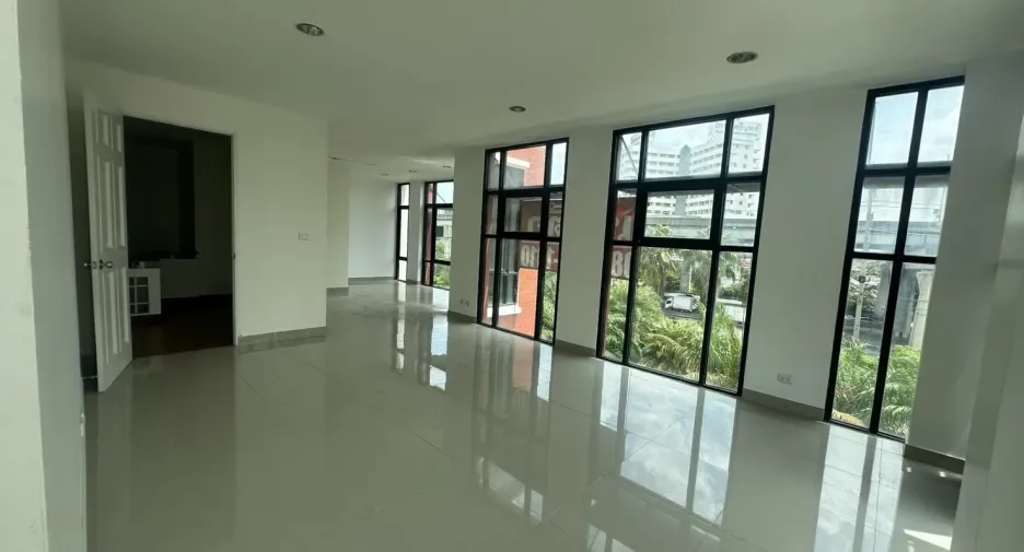 Oficina en alquiler en Bang Na, Bangkok