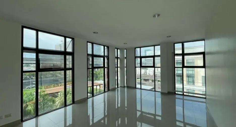 Oficina en alquiler en Bang Na, Bangkok