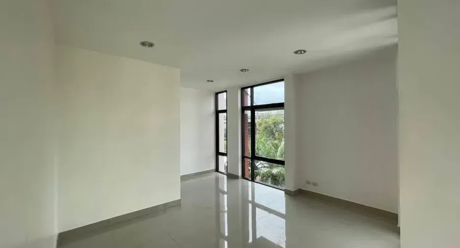 Oficina en alquiler en Bang Na, Bangkok