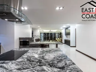 For sale 3 ベッドルーム condo in Bang Lamung, Chonburi