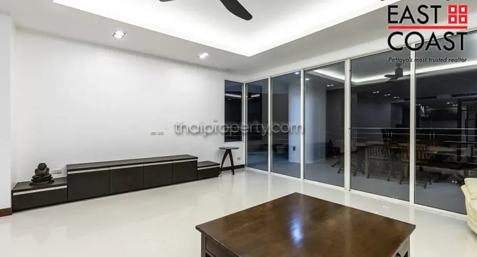 For sale 3 ベッドルーム condo in Jomtien, Pattaya