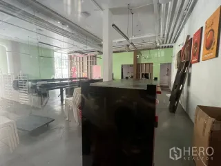 Аренда торговое помещение в Щаттхана, Бангкок