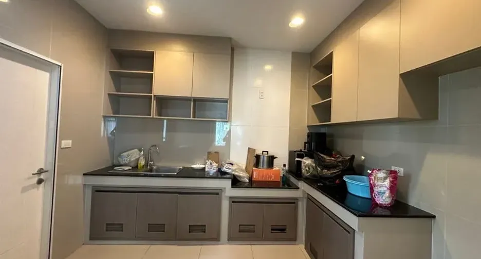 For rent 4 bedrooms house in Lam Luk Ka, Pathum Thani