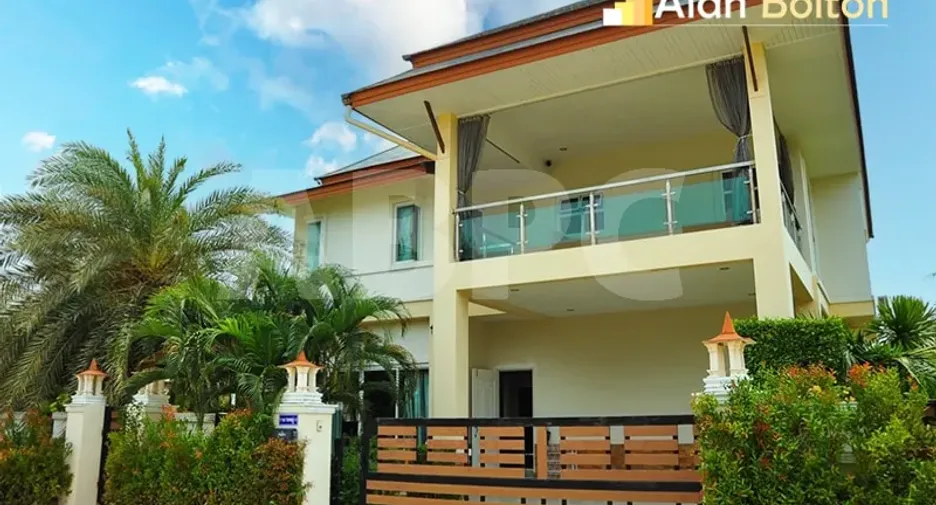 For rent and for sale 4 bedrooms house in Huay Yai, Pattaya