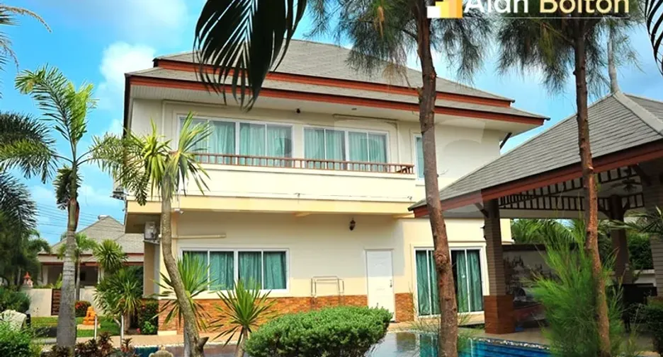 For rent and for sale 4 bedrooms house in Huay Yai, Pattaya