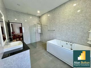 For rent and for sale 5 bedrooms house in Bang Lamung, Chonburi