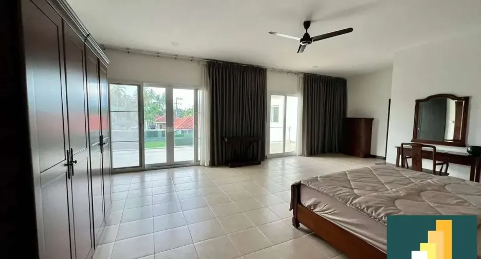 For rent and for sale 5 bedrooms house in Bang Lamung, Chonburi