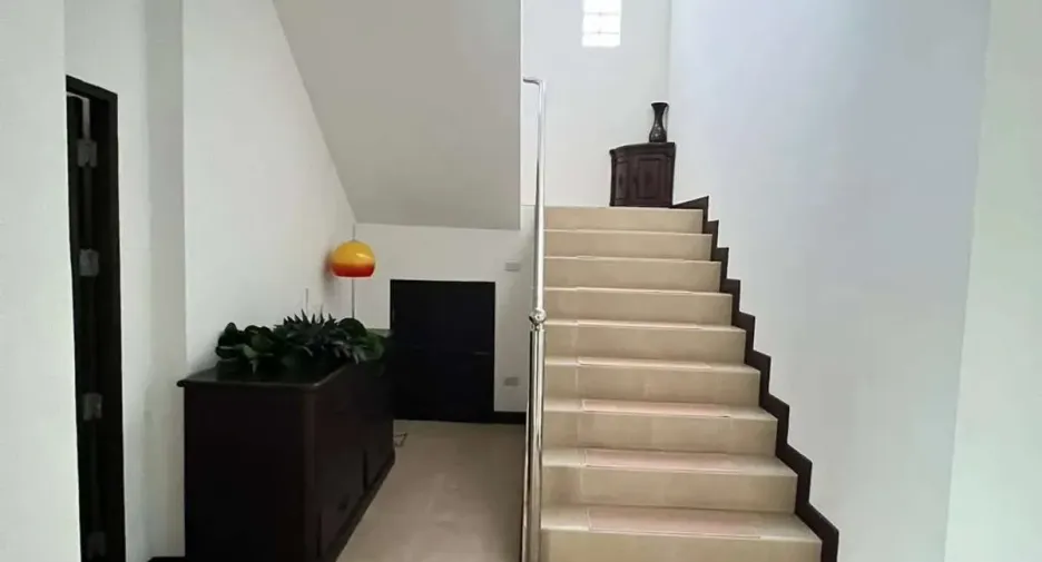 For rent and for sale 5 bedrooms house in Bang Lamung, Chonburi