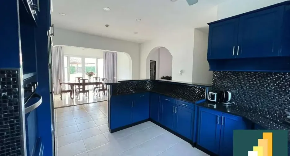 For rent and for sale 5 bedrooms house in Bang Lamung, Chonburi
