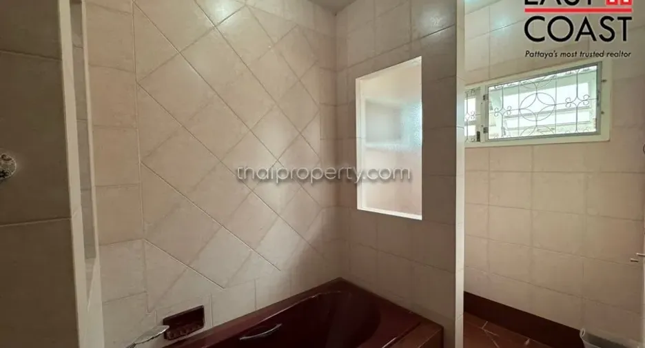For sale 4 bedrooms house in Bang Lamung, Chonburi