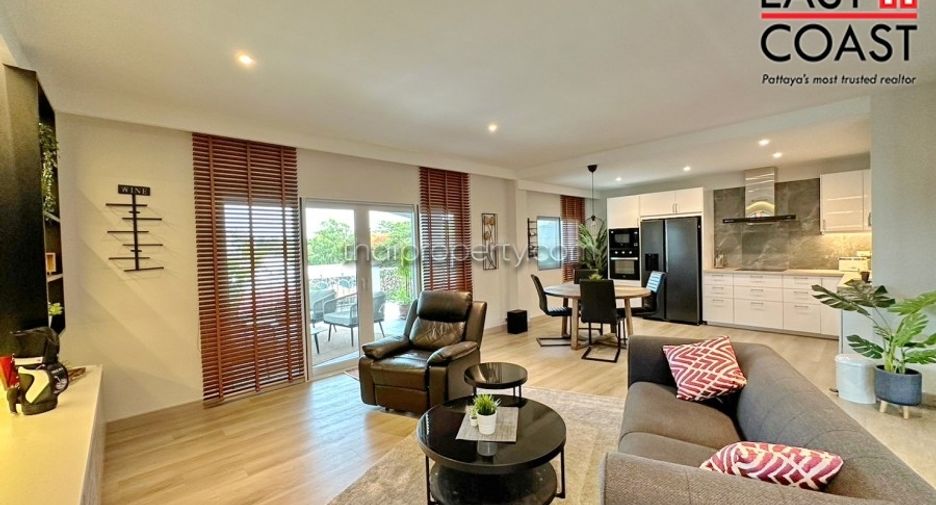 For sale 2 ベッドルーム condo in Bang Lamung, Chonburi