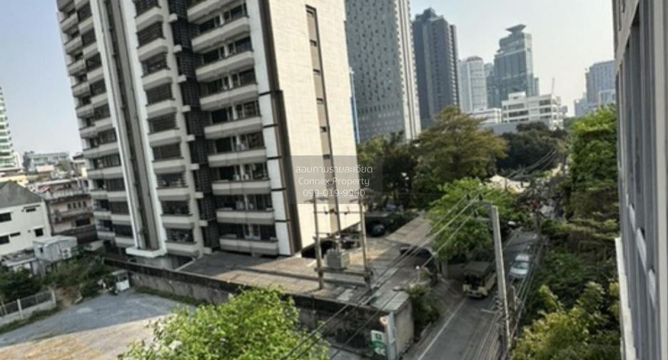 For rent 2 bedrooms condo in Watthana, Bangkok
