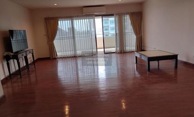 Condo en alquiler de 3 habitaciones en Watthana, Bangkok