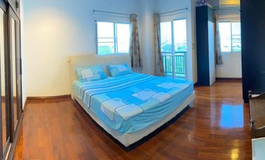 For rent 2 bed condo in Huai Khwang, Bangkok