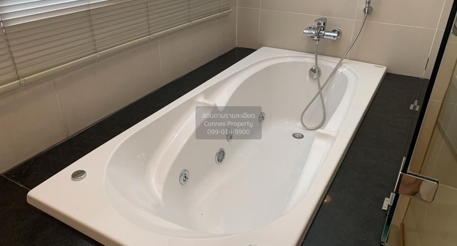 For rent 3 bedrooms condo in Khlong Toei, Bangkok