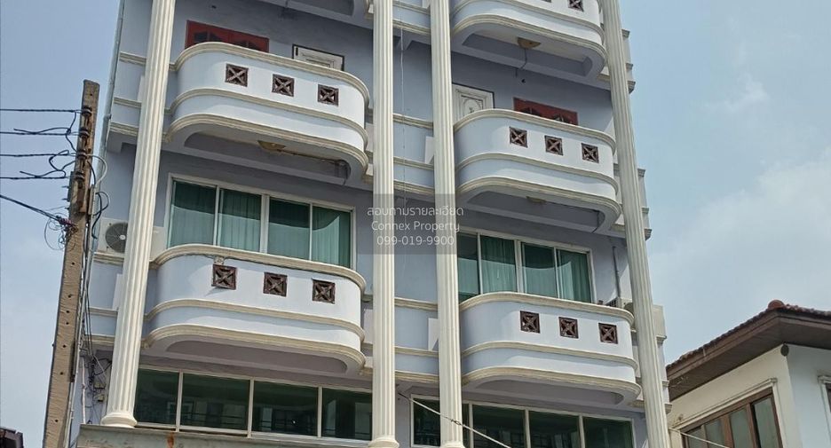 For rent 3 bedrooms retail Space in Huai Khwang, Bangkok