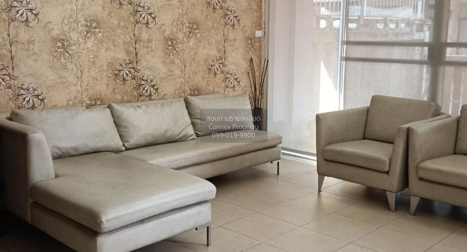 For rent 3 bedrooms retail Space in Huai Khwang, Bangkok