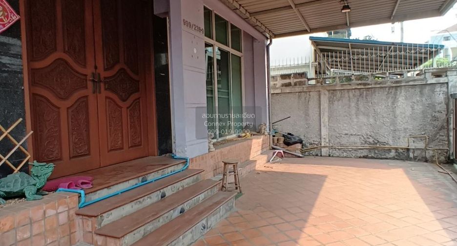 For rent 3 bedrooms retail Space in Huai Khwang, Bangkok