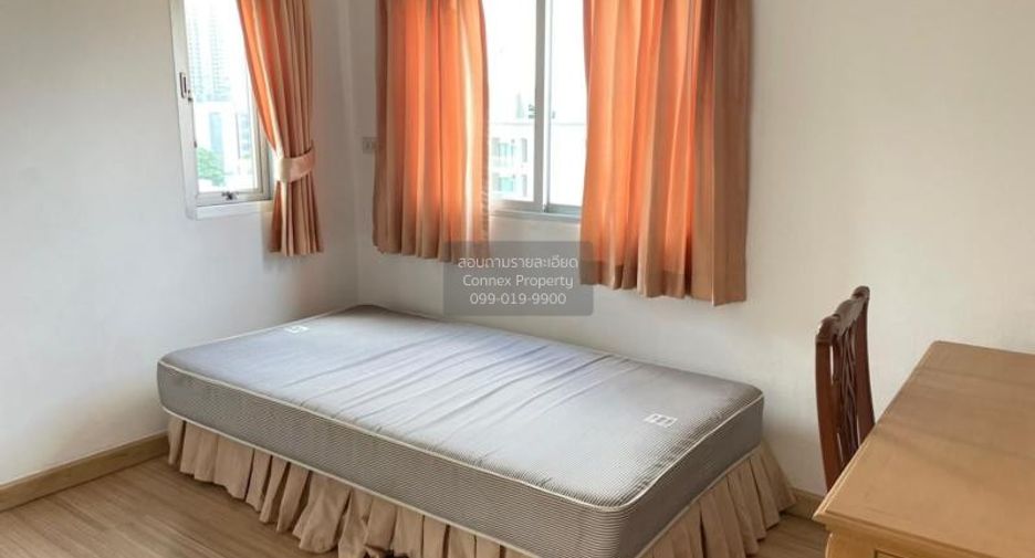 For rent 3 bedrooms apartment in Khlong Toei, Bangkok