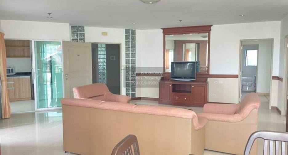 For rent 3 bedrooms apartment in Khlong Toei, Bangkok