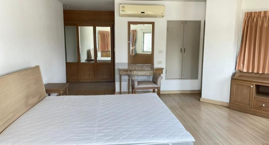 For rent 3 bedrooms apartment in Khlong Toei, Bangkok