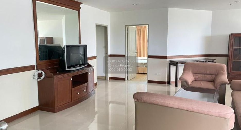 For rent 3 bedrooms apartment in Khlong Toei, Bangkok