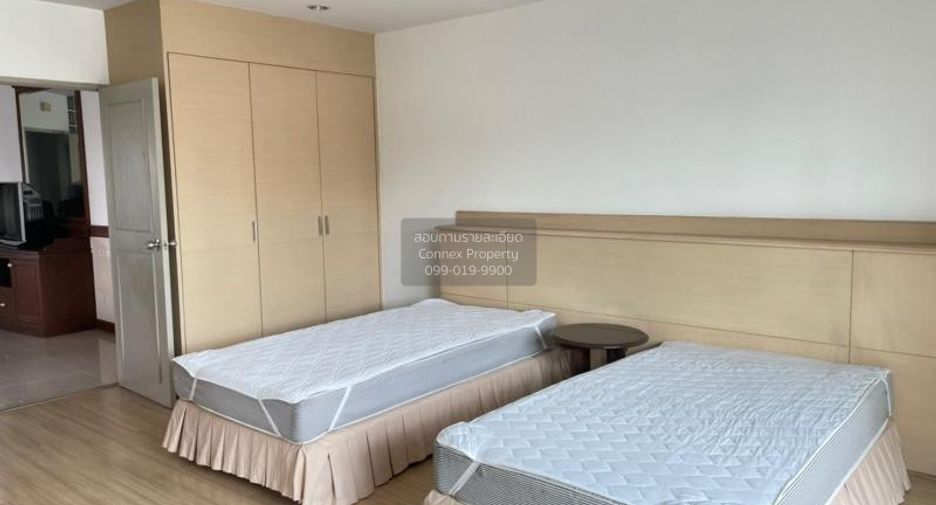 For rent 3 bedrooms apartment in Khlong Toei, Bangkok
