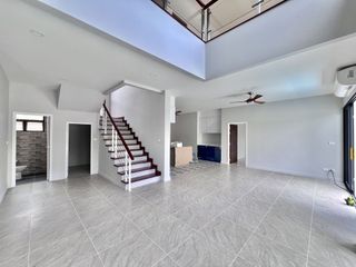 For rent 4 Beds villa in Huai Khwang, Bangkok