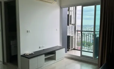 For sale 2 bed condo in Huai Khwang, Bangkok