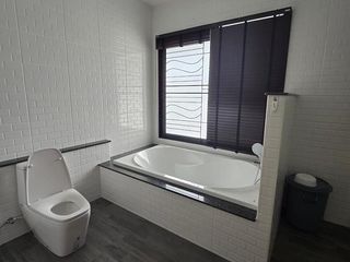 For sale 4 bed house in Mueang Chiang Mai, Chiang Mai