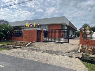 For rent warehouse in Mueang Samut Prakan, Samut Prakan
