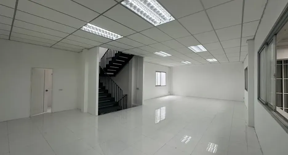 For rent warehouse in Khlong Luang, Pathum Thani