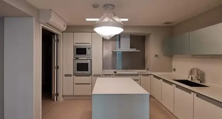 Wohnung zur Miete mit 3 Zimmer in Pathum Wan, Bangkok