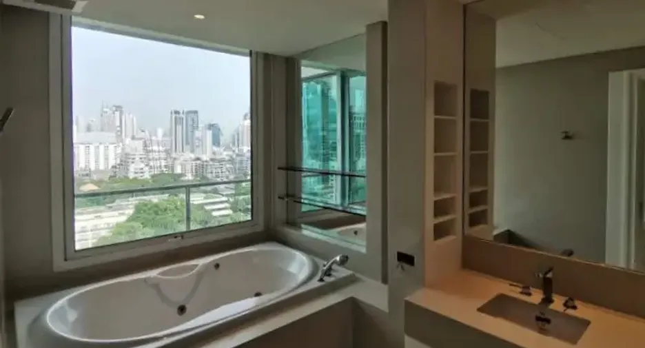 Wohnung zur Miete mit 3 Zimmer in Pathum Wan, Bangkok